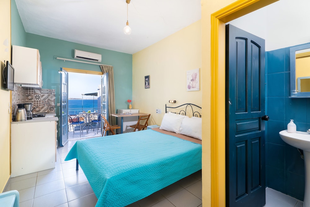 STUDIO, SEA VIEW