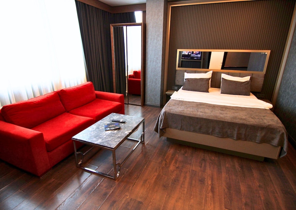Eagle Palace Suites 34/50