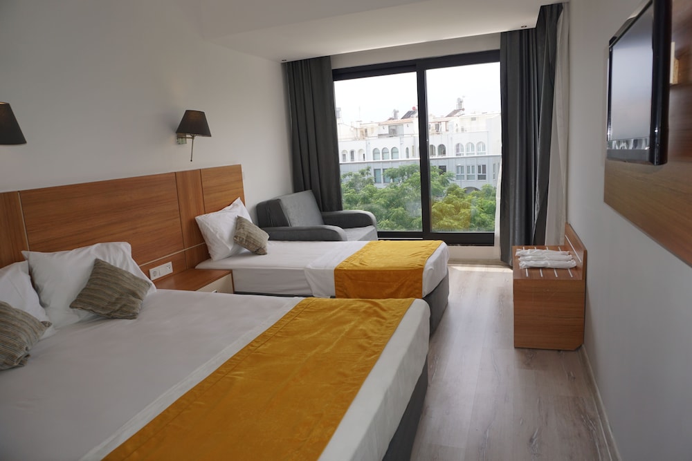 Ramona Hotel 14/45