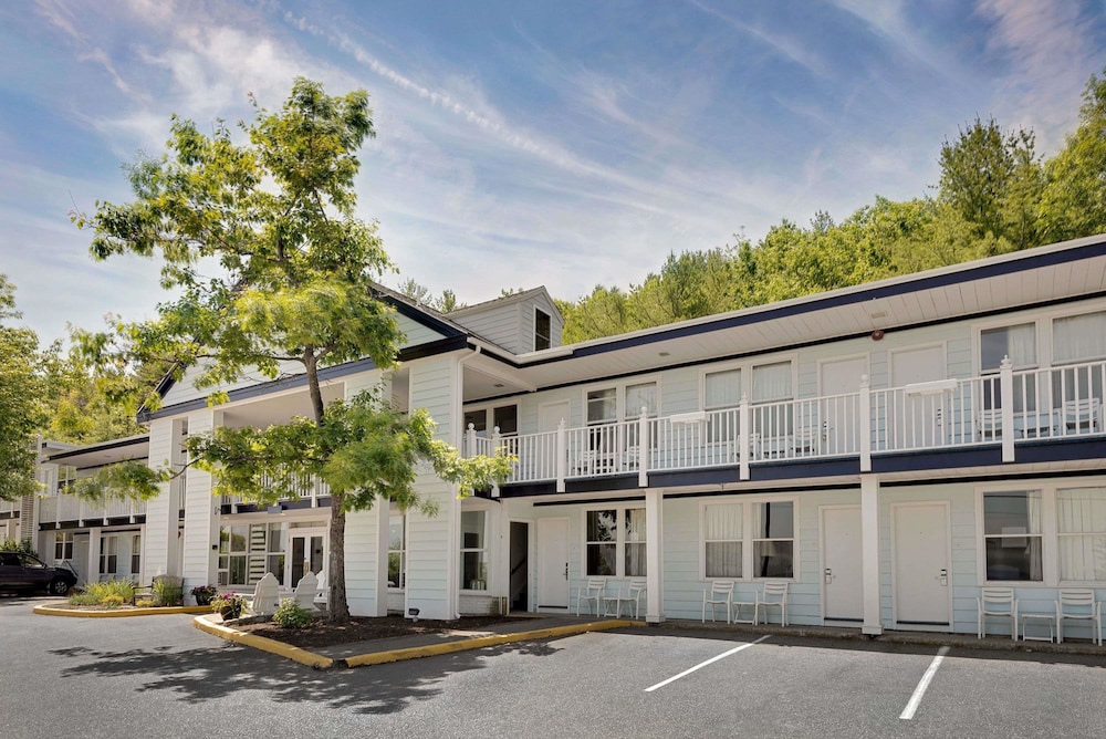 Days Inn by Wyndham Bar Harbor 3/53