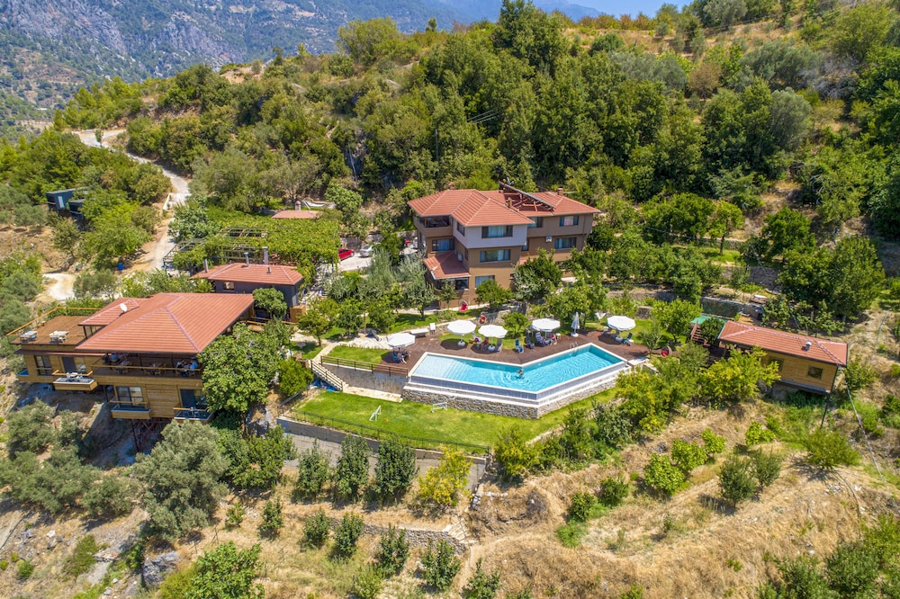 Avena Mountain Boutique Hotel 41/48