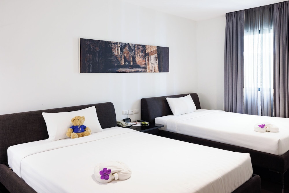 M Plus, Deluxe, Double Bed