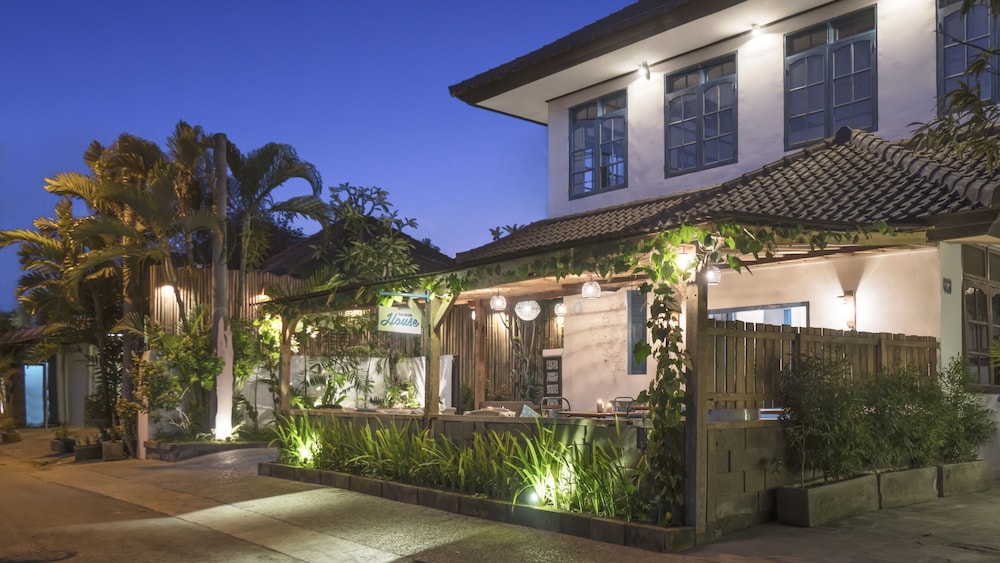 Sanur House 6/68