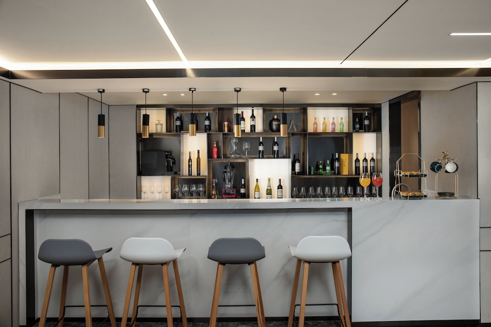 Jinglai Hotel (Shanghai Bund East Nanjing Road Pedestrian Street) 30/50