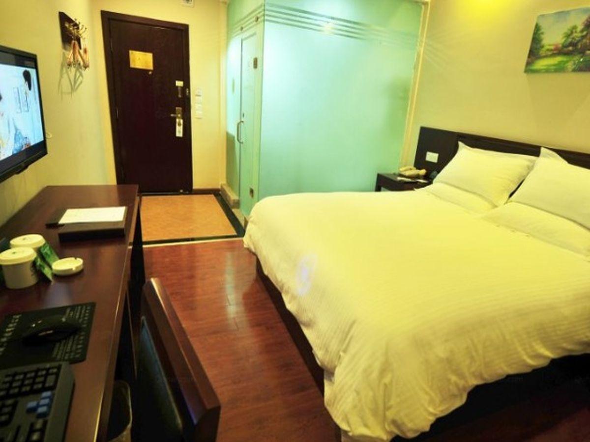 SUPERIOR, QUEEN BED