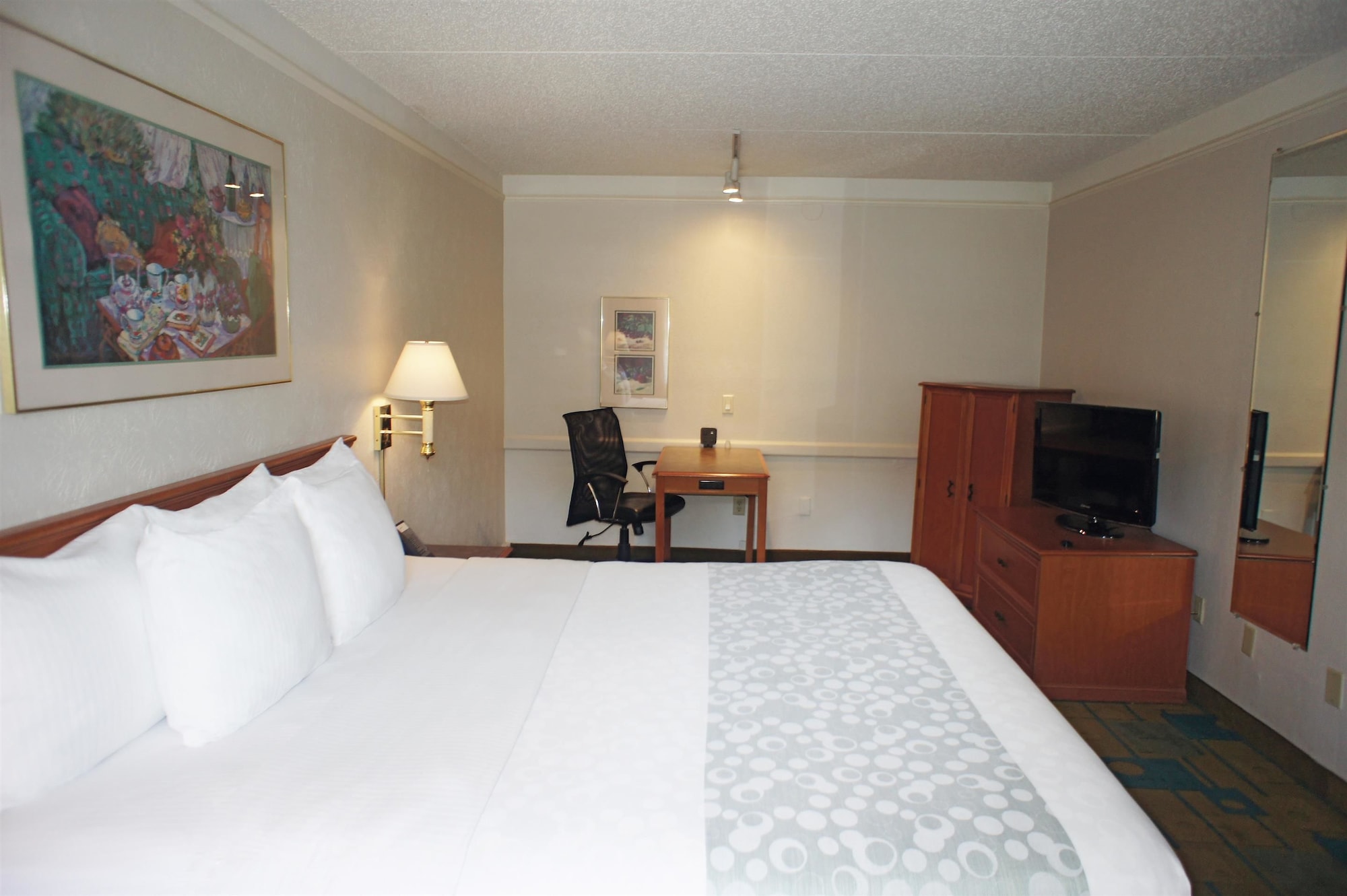 ROOM, KING BED