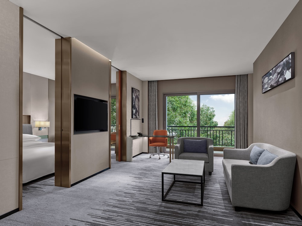 Dongguan Forum Hotel and Apartment 42/50
