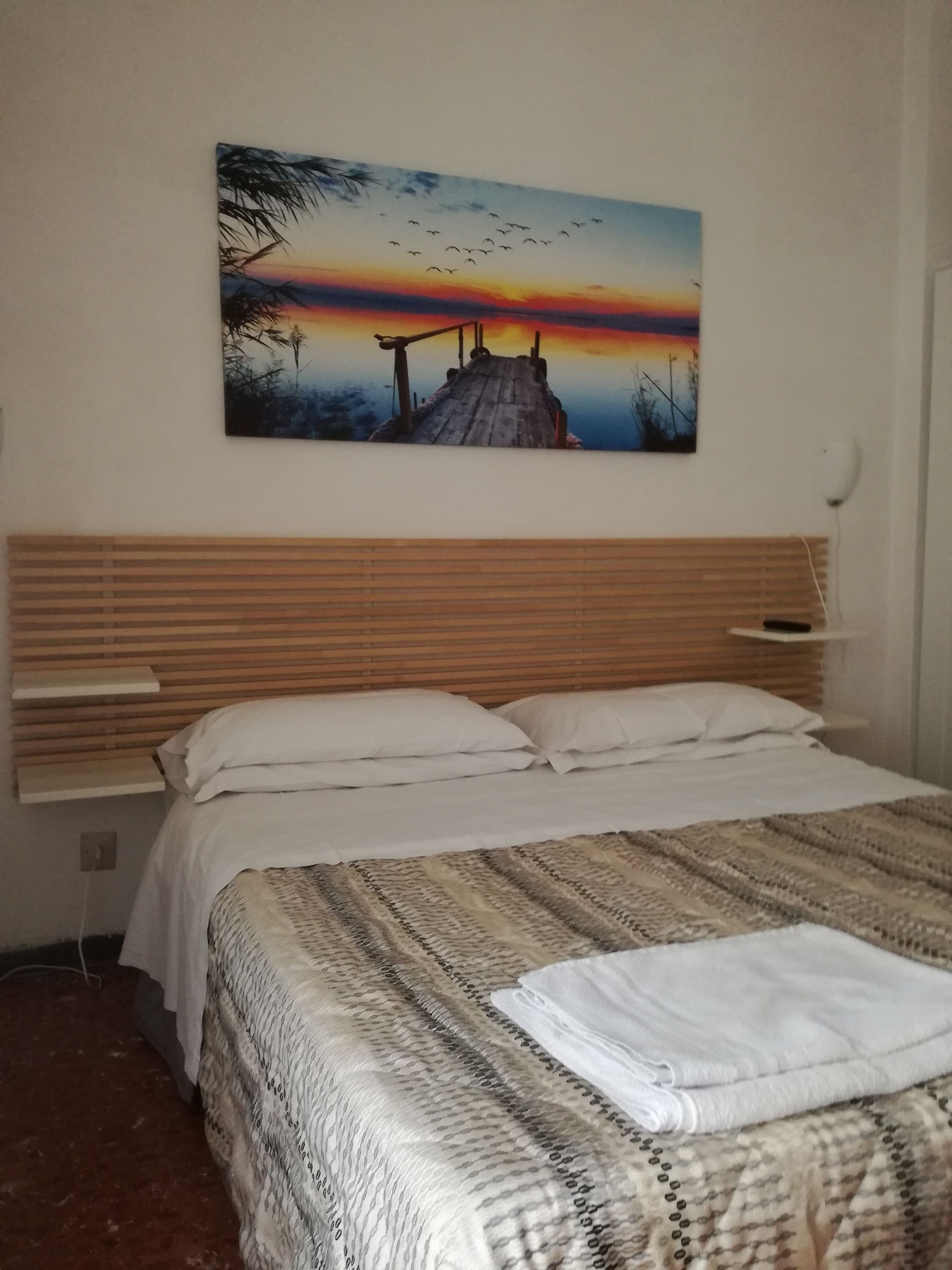 ROOM, DOUBLE BED