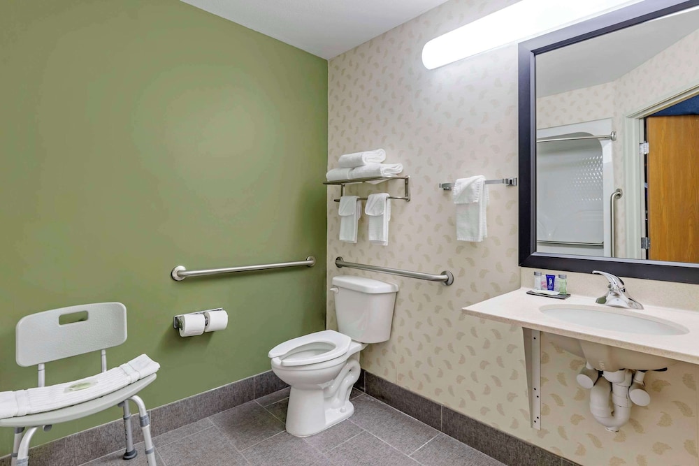 Sleep Inn & Suites Charles City 50/54