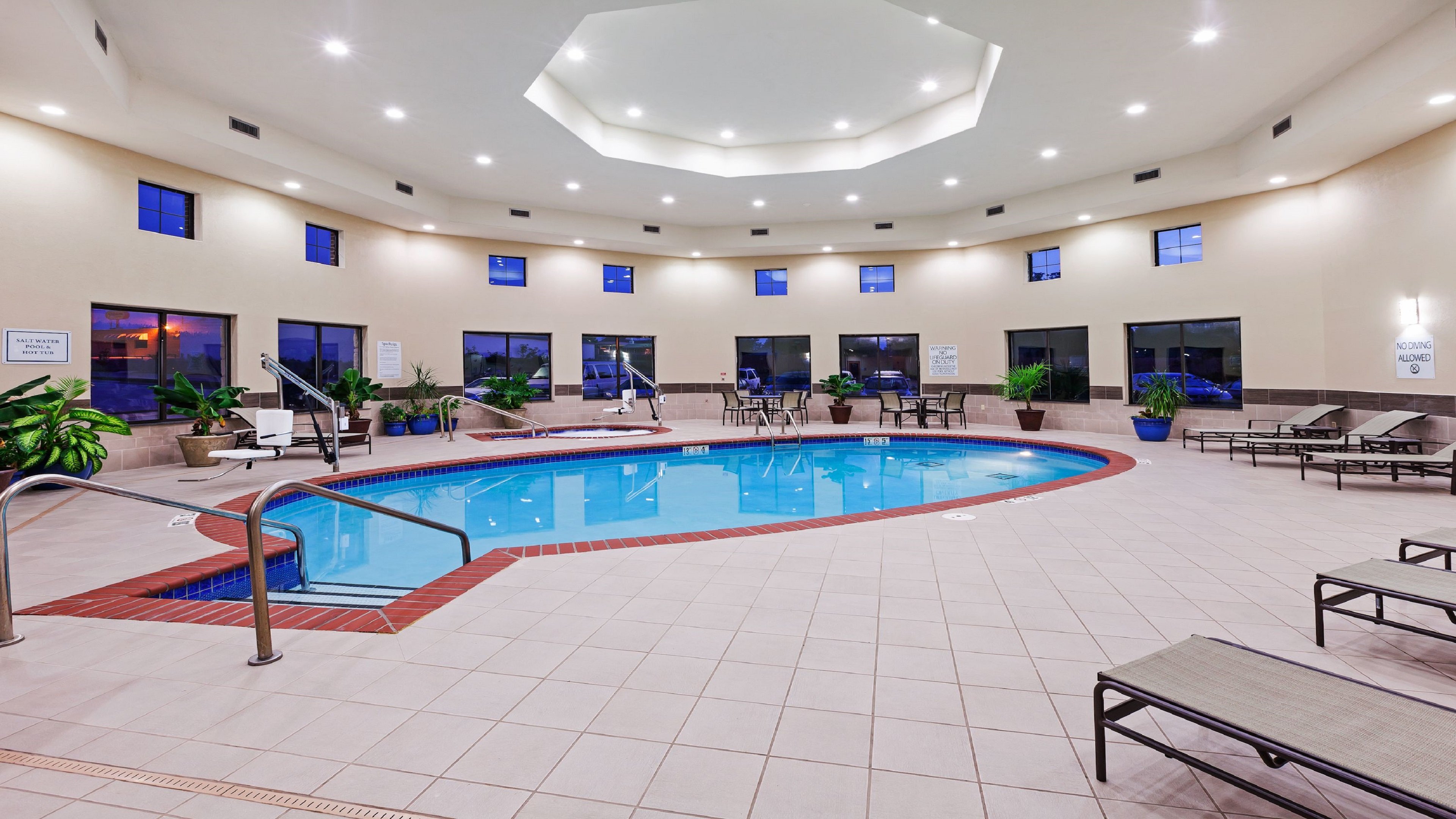 Holiday Inn Express Hotel And Suites Duncan 38/67