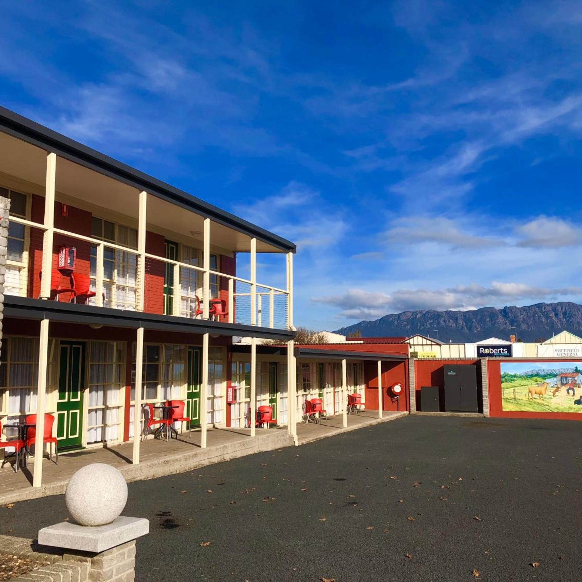 SHEFFIELD MOTOR INN 2/43