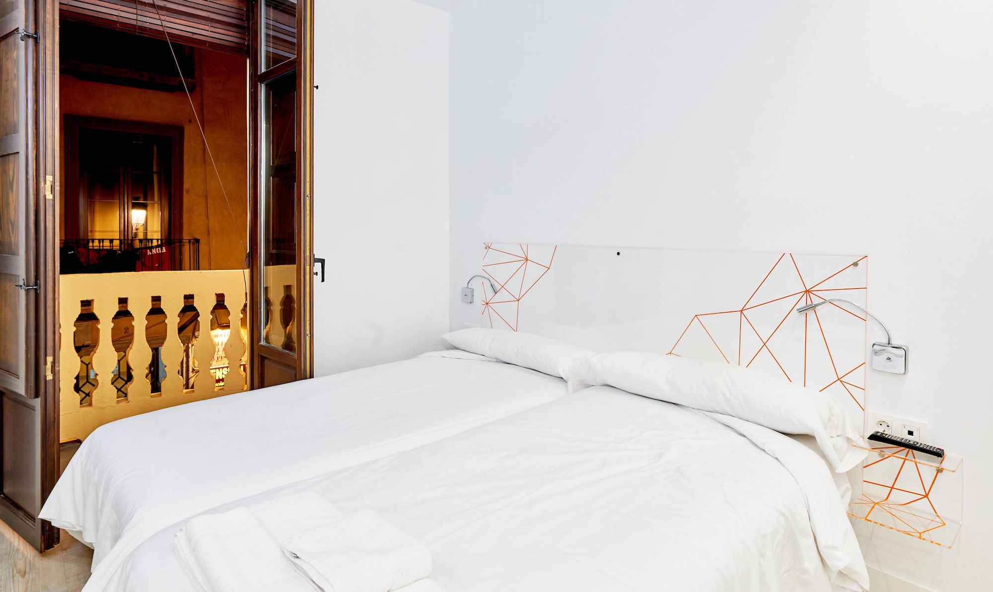 DELUXE, TWIN BEDS