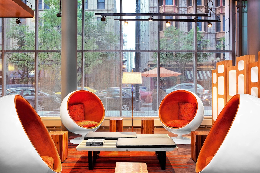 Aloft Chicago Downtown River North 33/49