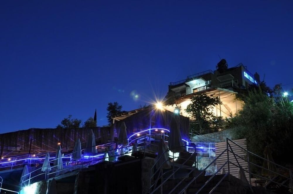 Caretta Hotel 34/36