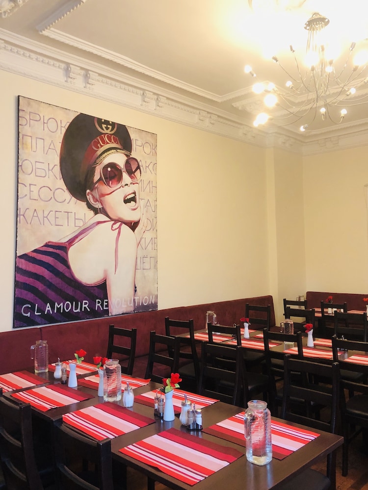 Upper Room Hotel 63/73