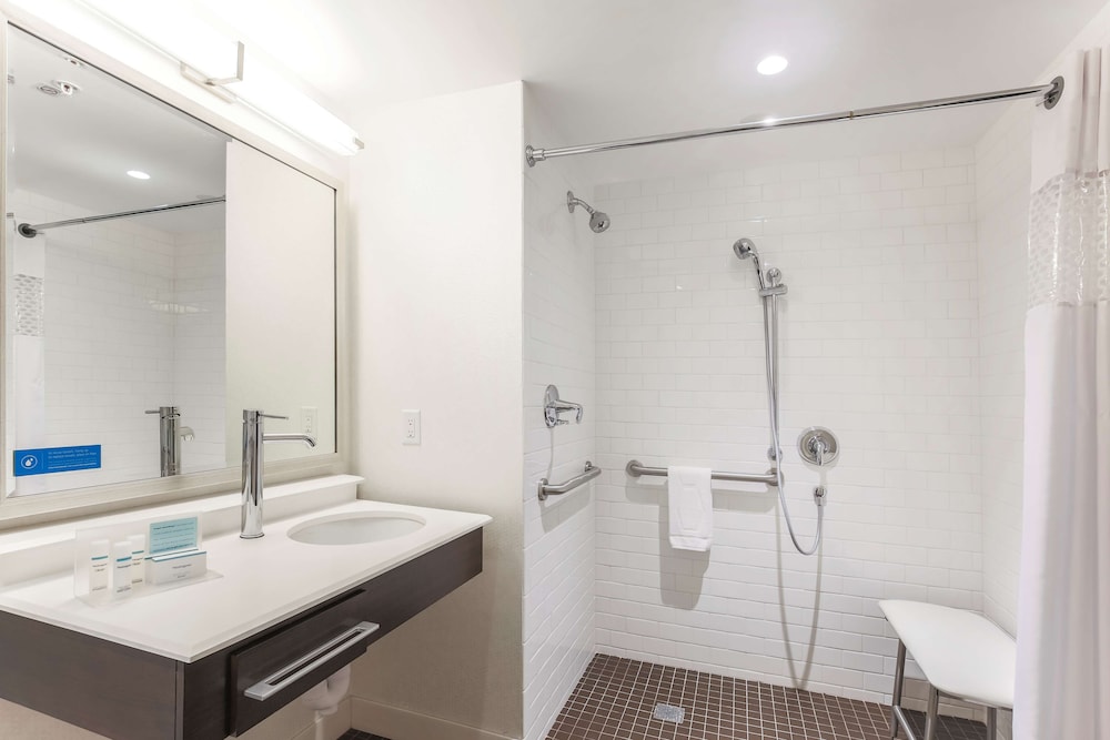 Hampton Inn Suites Dallas Downtown 18/83