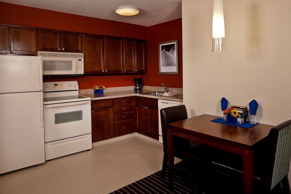 Residence Inn Long Island Holtsville 26/26