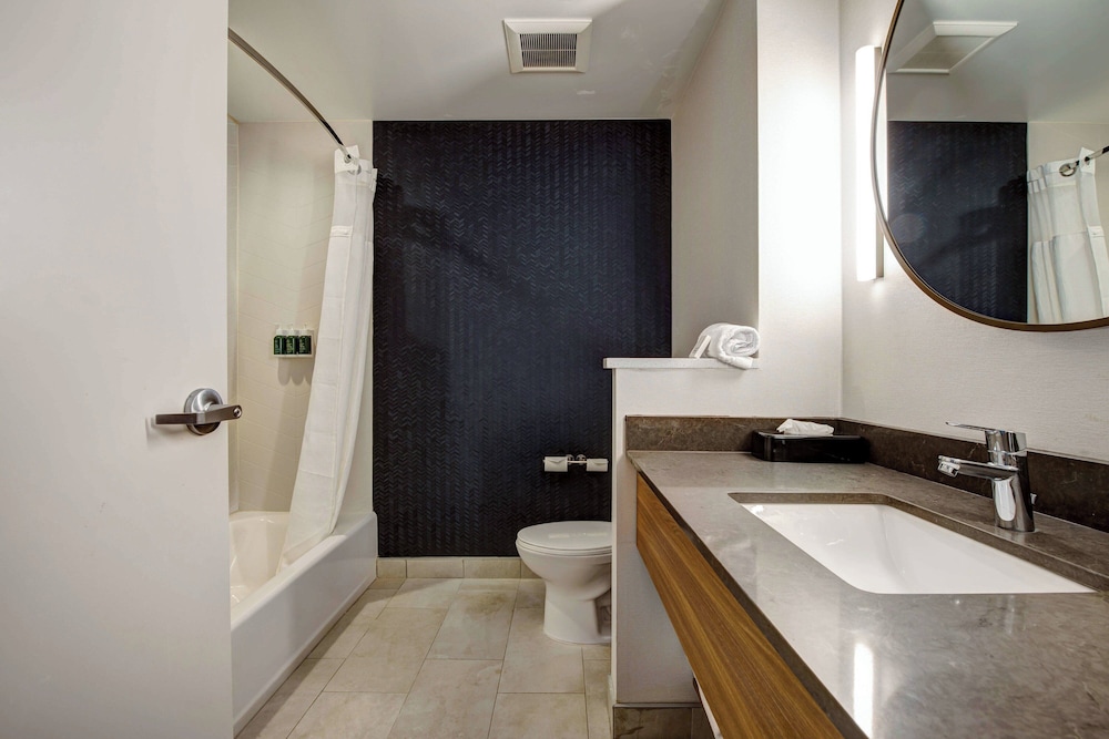 Fairfield Inn & Suites by Marriott Minneapolis North 36/36