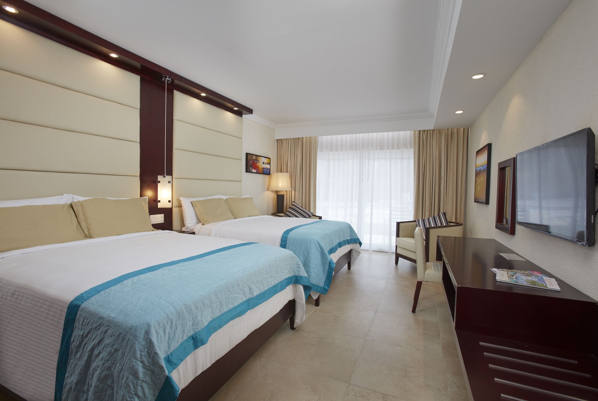 STANDARD, 2 QUEEN BEDS, POOL VIEW