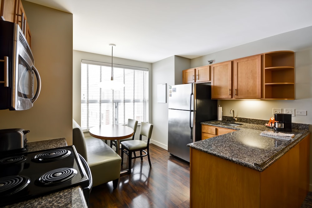 HYATT house Chicago/Naperville/Warrenville 49/69