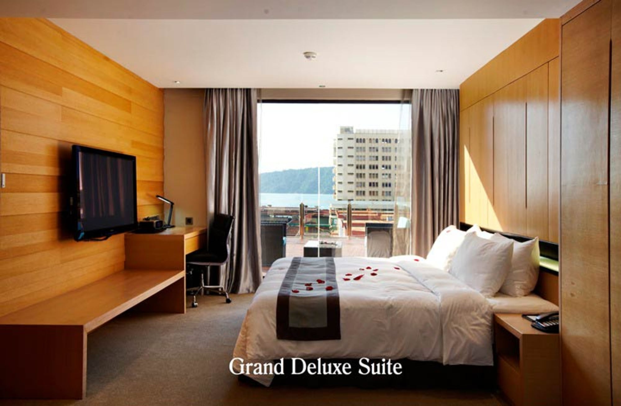 GRAND, DELUXE, TERRACE