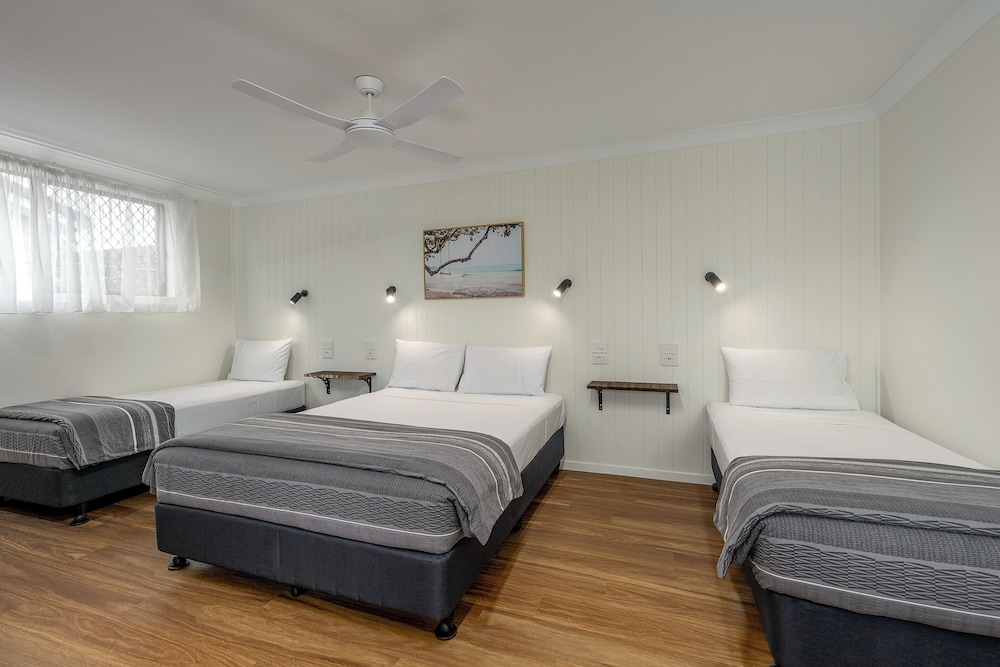 COAST INN MOTEL 7/59