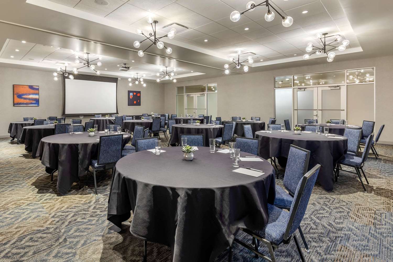 Cambria Hotel Milwaukee Downtown 44/56