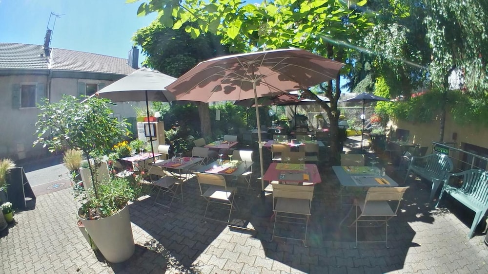 Logis Hotel la Terrasse Fleurie 39/43