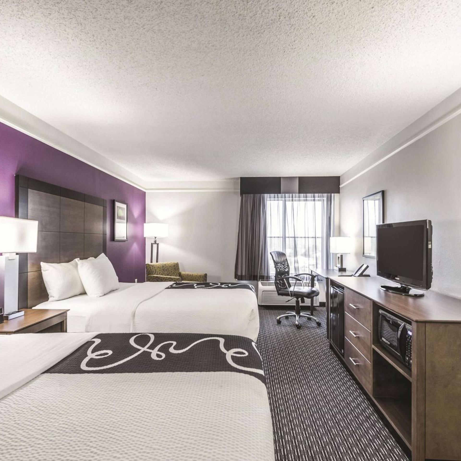 غرفة ديلوكس بسريرين كوين، La Quinta Inn & Suites by Wyndham Cincinnati Sharonville 3/5