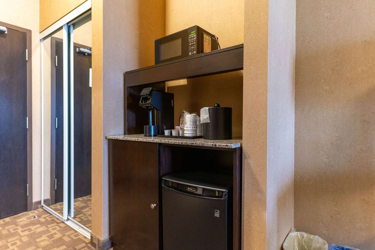 Best Western Plus South Edmonton Inn and Suites 9/32