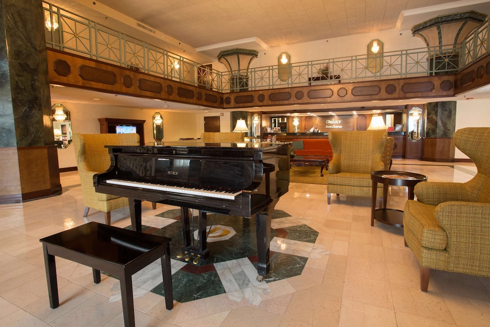 Pear Tree Inn St. Louis Convention Center 5/50