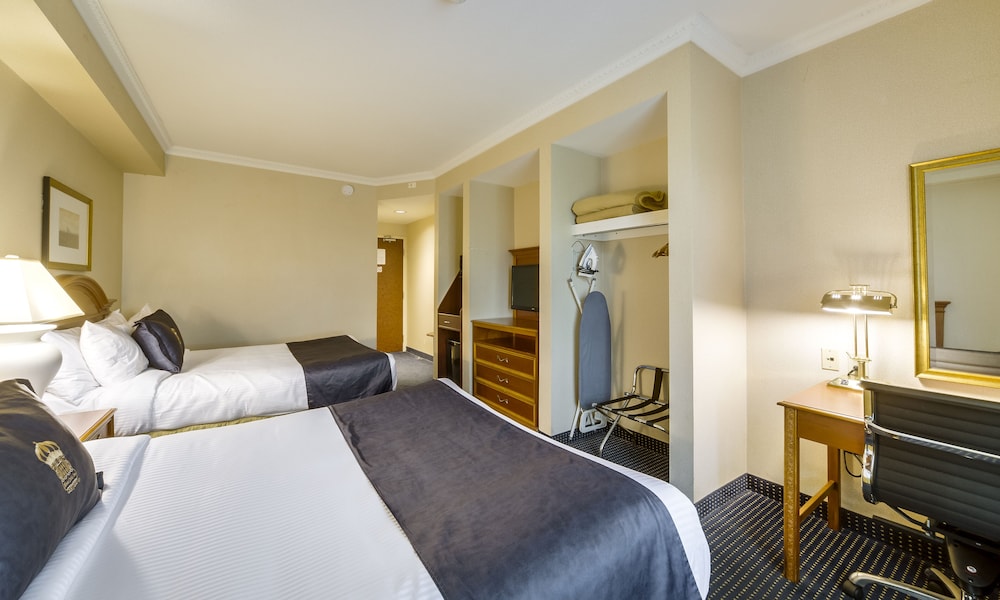 Monte Carlo Inn Toronto West Suites 24/65