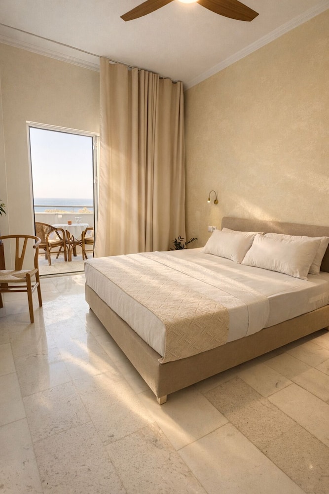 DELUXE, DOUBLE BED