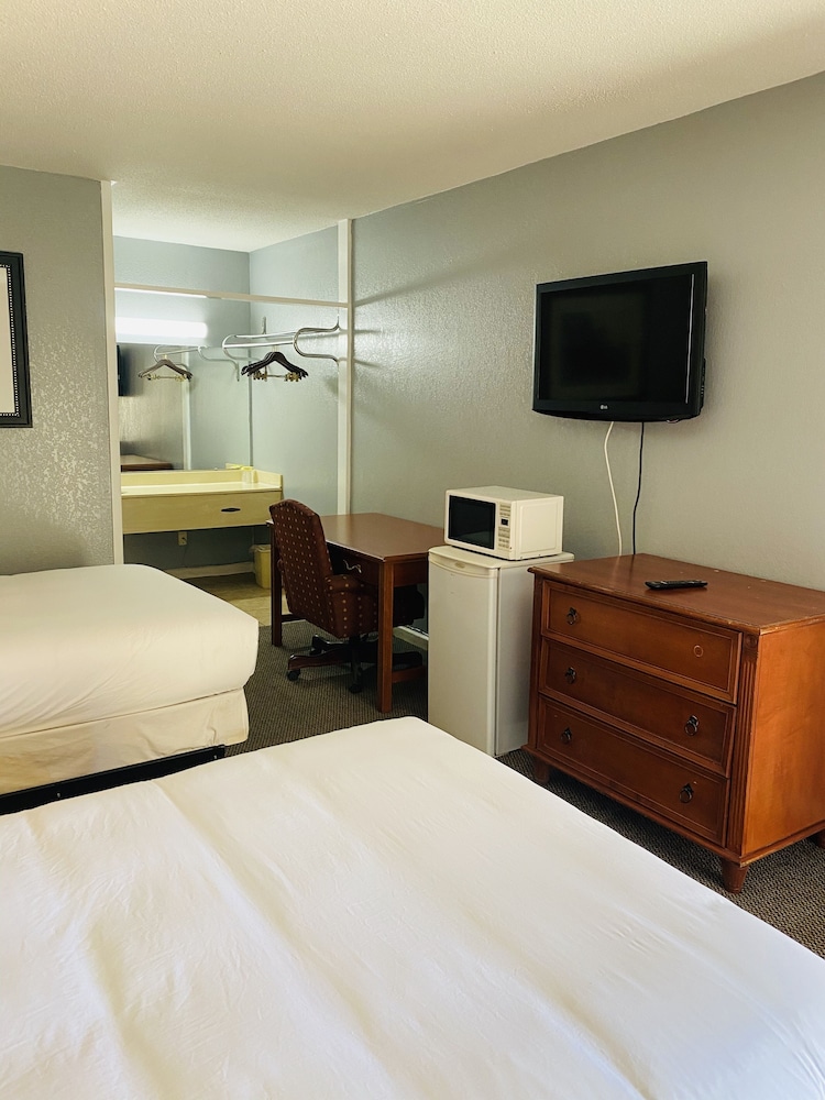 Travelers Place Inn & Suites 7/73