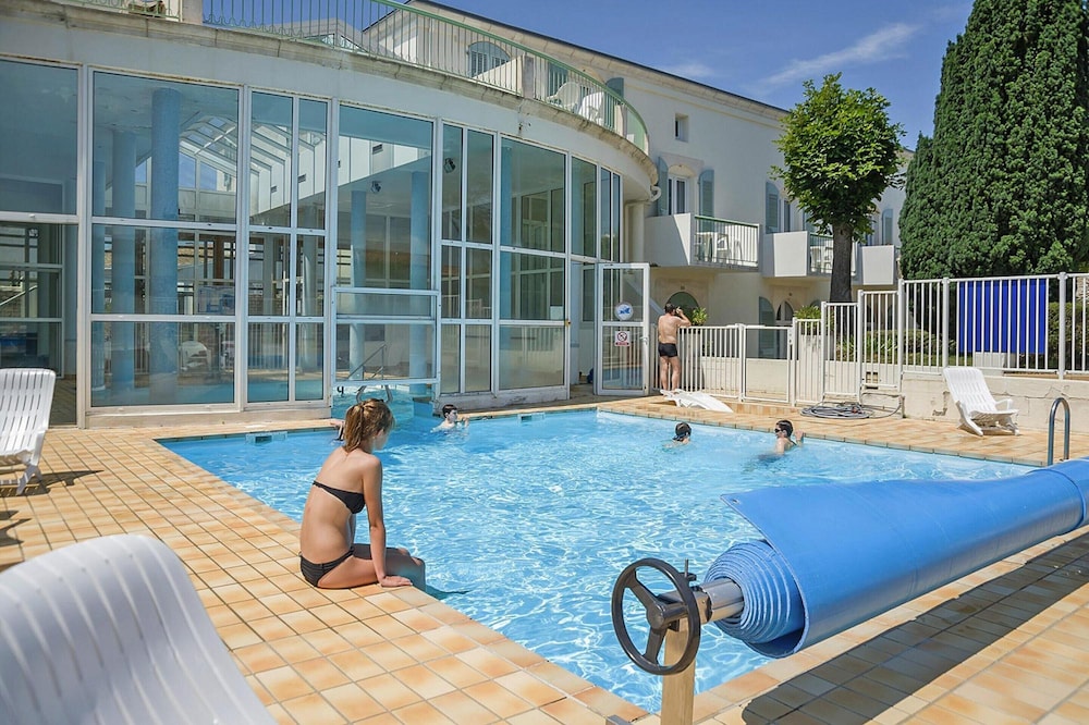swimming pool spa