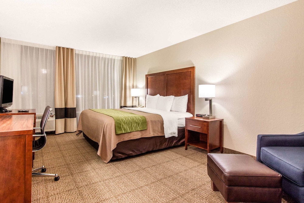 Comfort Inn and Suites Omaha Central 14/42