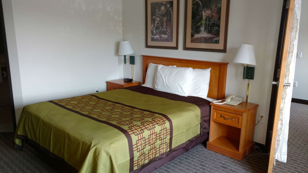 Room, Queen Bed, Accessible