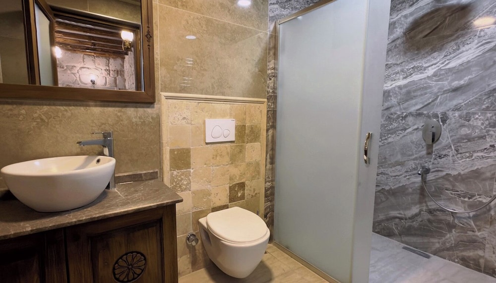 Ada Cave Suites 47/50