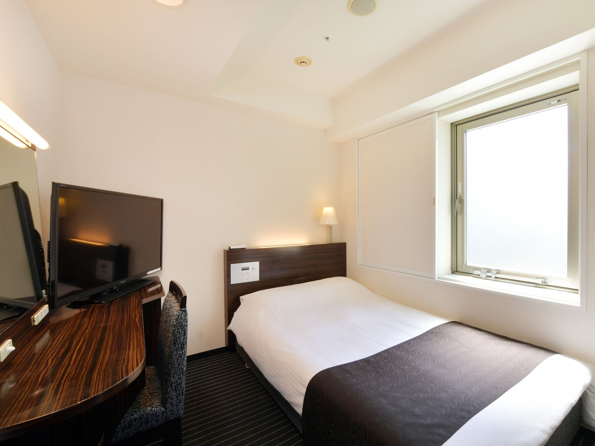 ROOM, SEMI DOUBLE BED