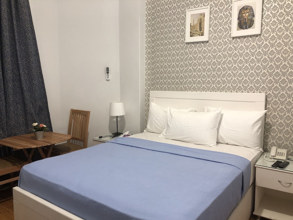 City, 1 Queen and 1 Single Bed