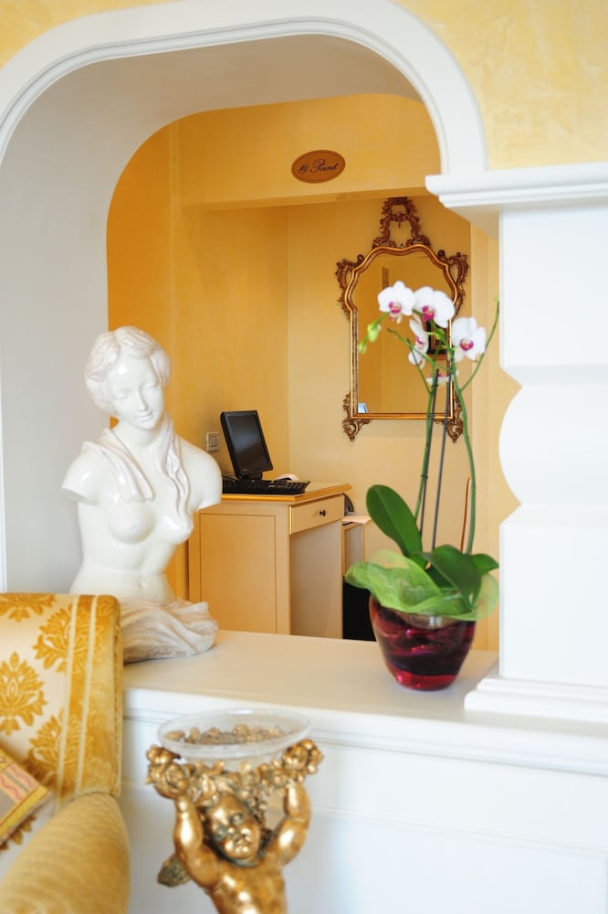 Viktoria Palace 18/76