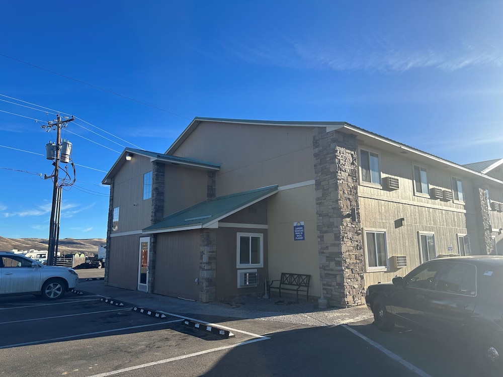 Days Inn & Suites by Wyndham Gunnison 34/46