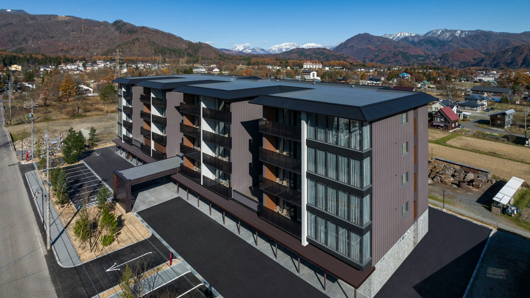 HOTEL LA VIGNE HAKUBA by Onko Chishin 7/68