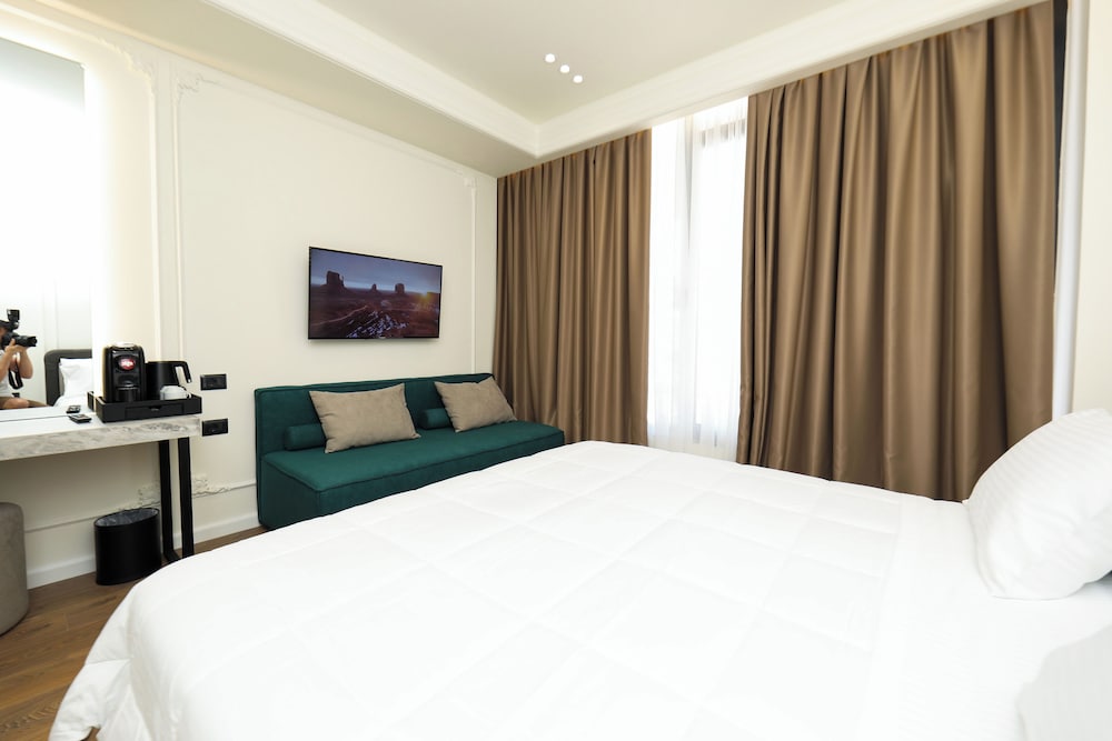 Hotel Adore 38/60