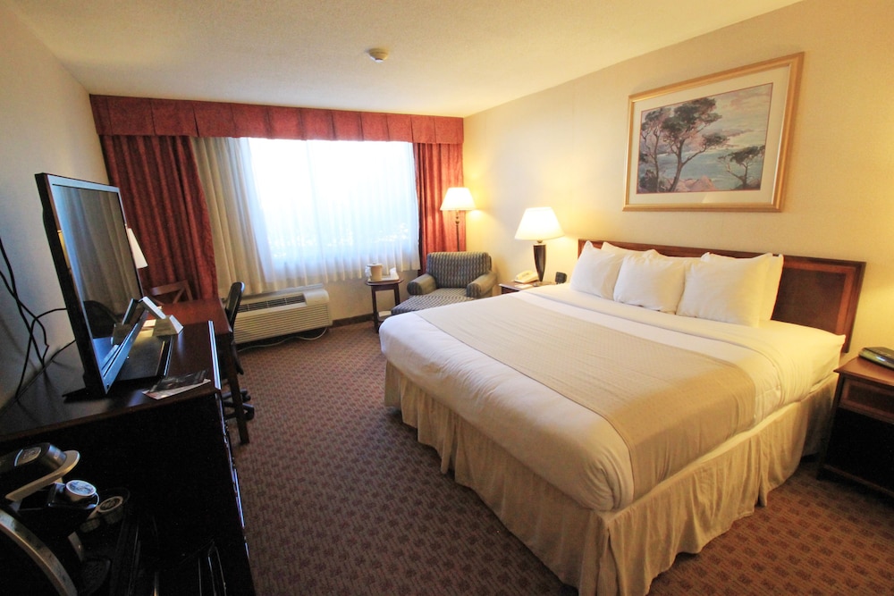 Fireside Inn Suites Portland Formerly Holiday Inn Portland West 10/33