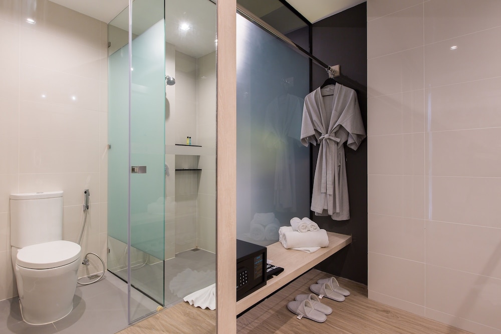 Maya Phuket Hotel 49/50