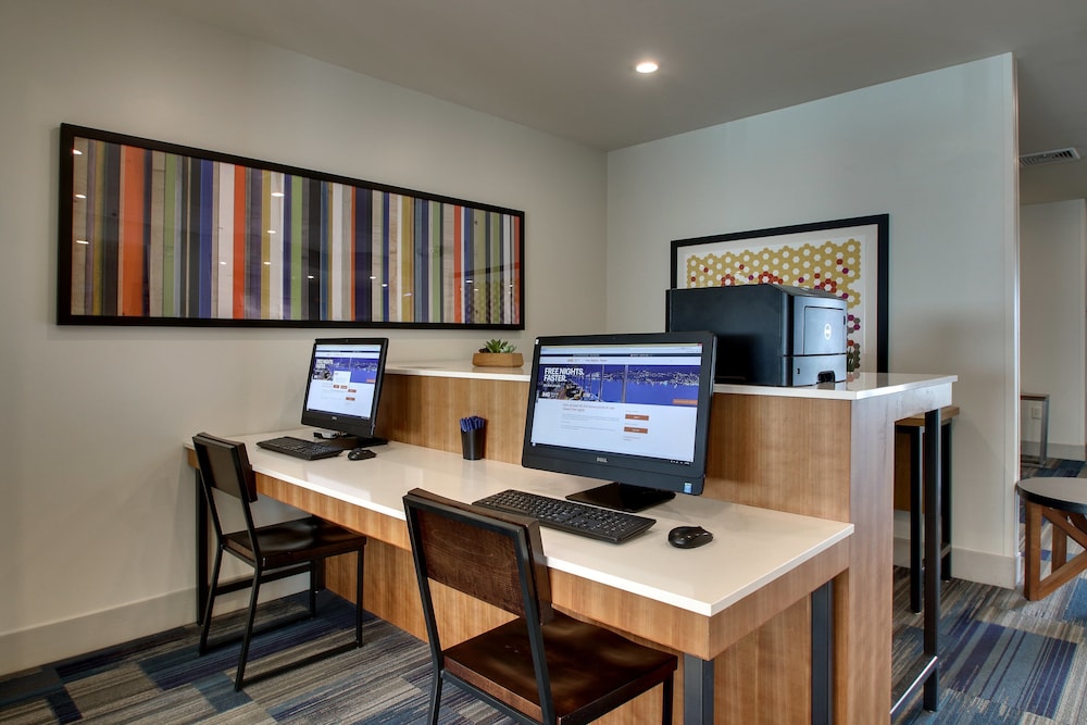 Holiday Inn Express Suites Lancaster East Strasburg 47/52