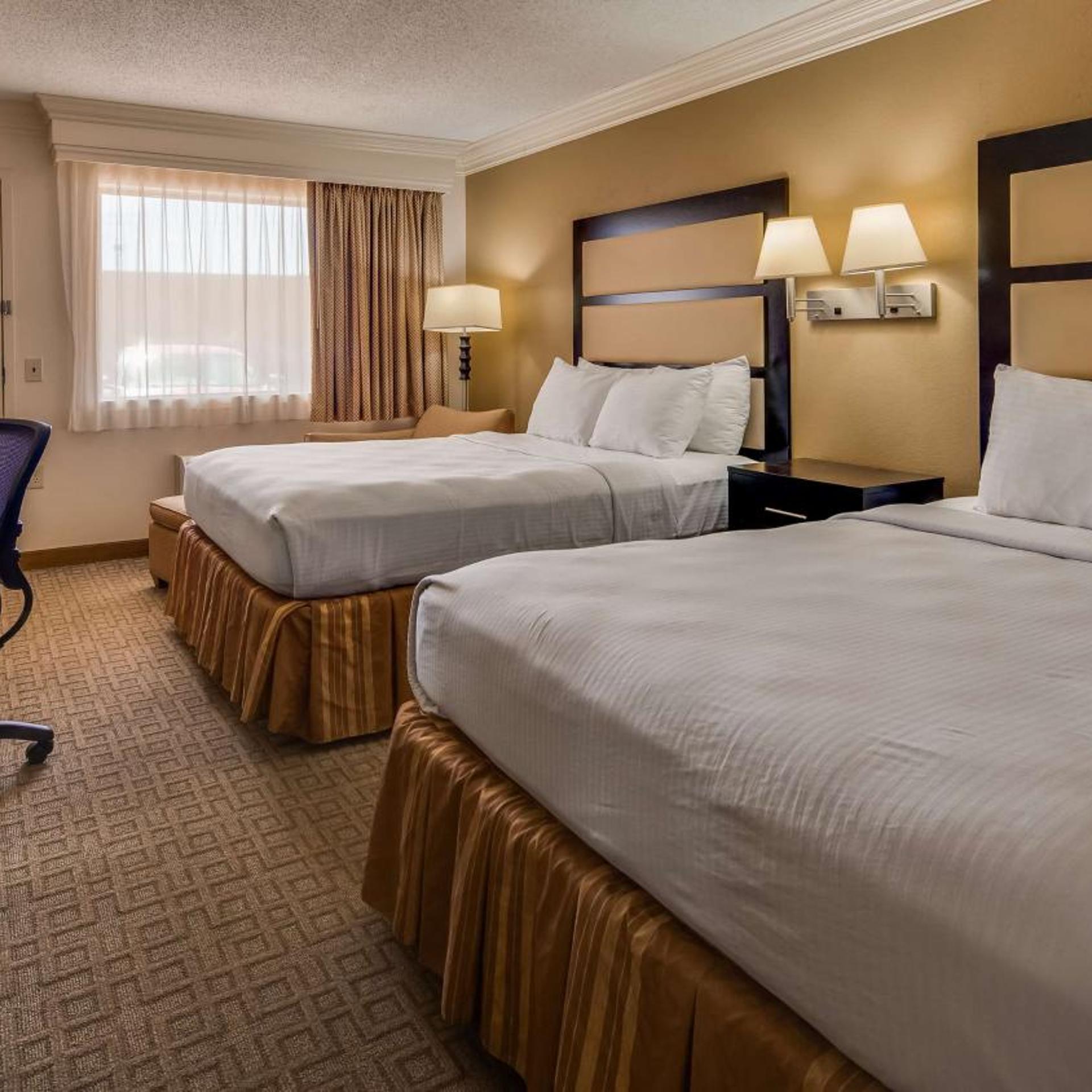 Room, 2 Queen Beds, Bathtub, Accessible