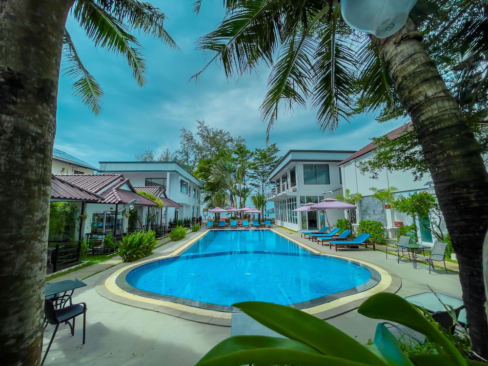 Sea Breeze Resort 40/50