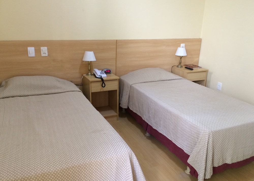 ROOM, DOUBLE OR TWIN BED
